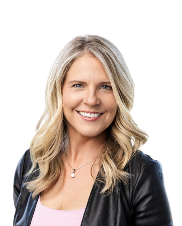 Portrait de Claudia Raymond, fondatrice et orthopédagogue passionnée de La Classe de ClaudiA+, experte en mathématiques