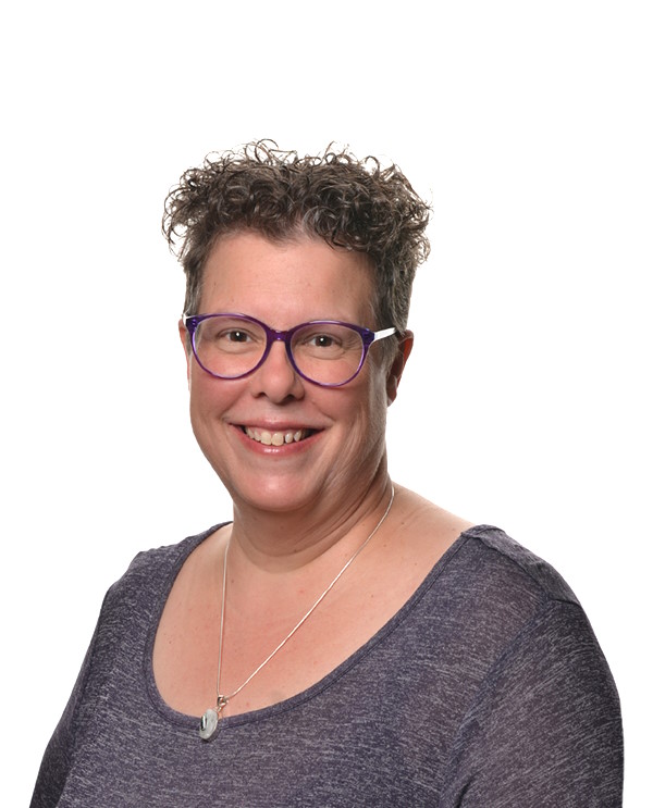 Portrait de Émile Charest, orthopédagogue de La Classe de ClaudiA+, engagée dans l’accompagnement personnalisé des jeunes