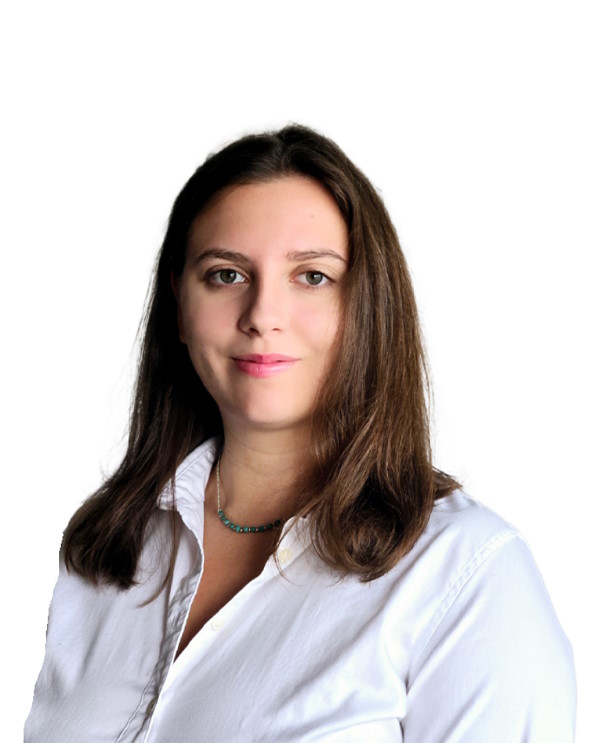 Portrait de Oriane Bétron, orthopédagogue bienveillante de La Classe de ClaudiA+, spécialisée dans le soutien scolaire individualisé