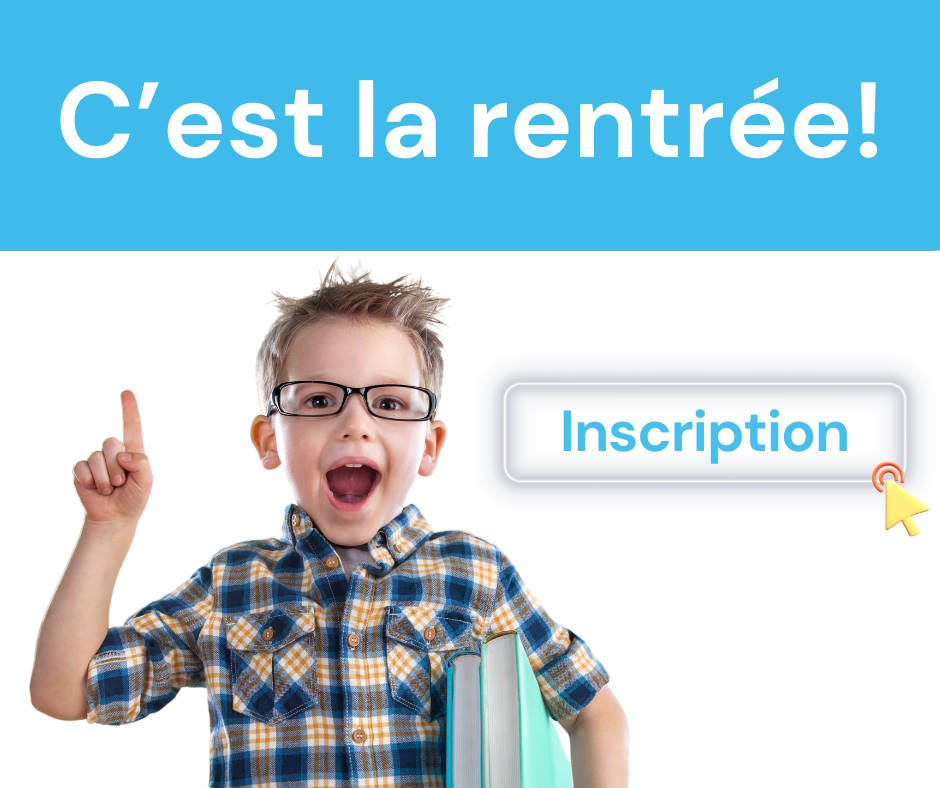 Jeune garçon enthousiaste avec livres, annonce la rentrée scolaire en orthopédagogie