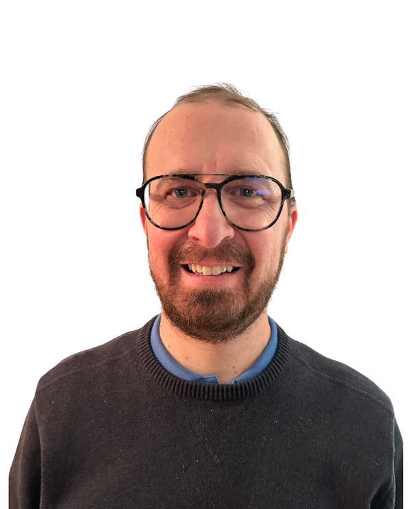 Portrait de Philippe Cannon, orthopédagogue de La Classe de ClaudiA+, engagé à aider les élèves à surmonter leurs difficultés scolaires