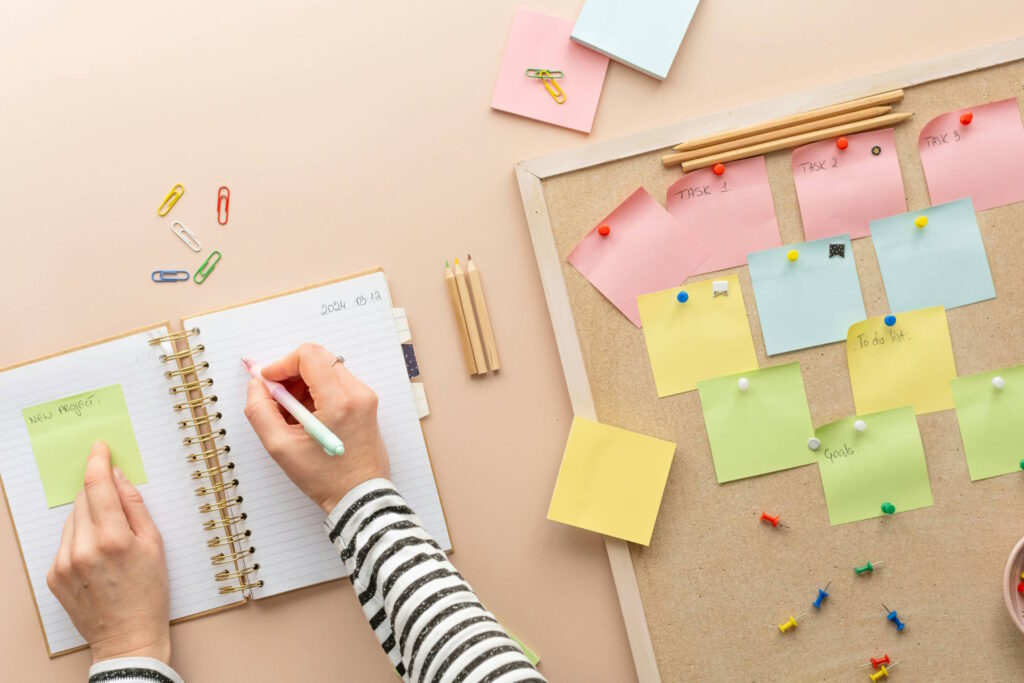 Planification des devoirs avec cahiers et agenda pour organiser les priorités